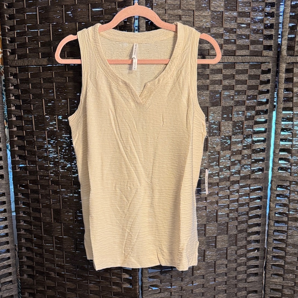 Soma Crinkle Knit V-Neck Tank Textured Color is Parchment Size XS